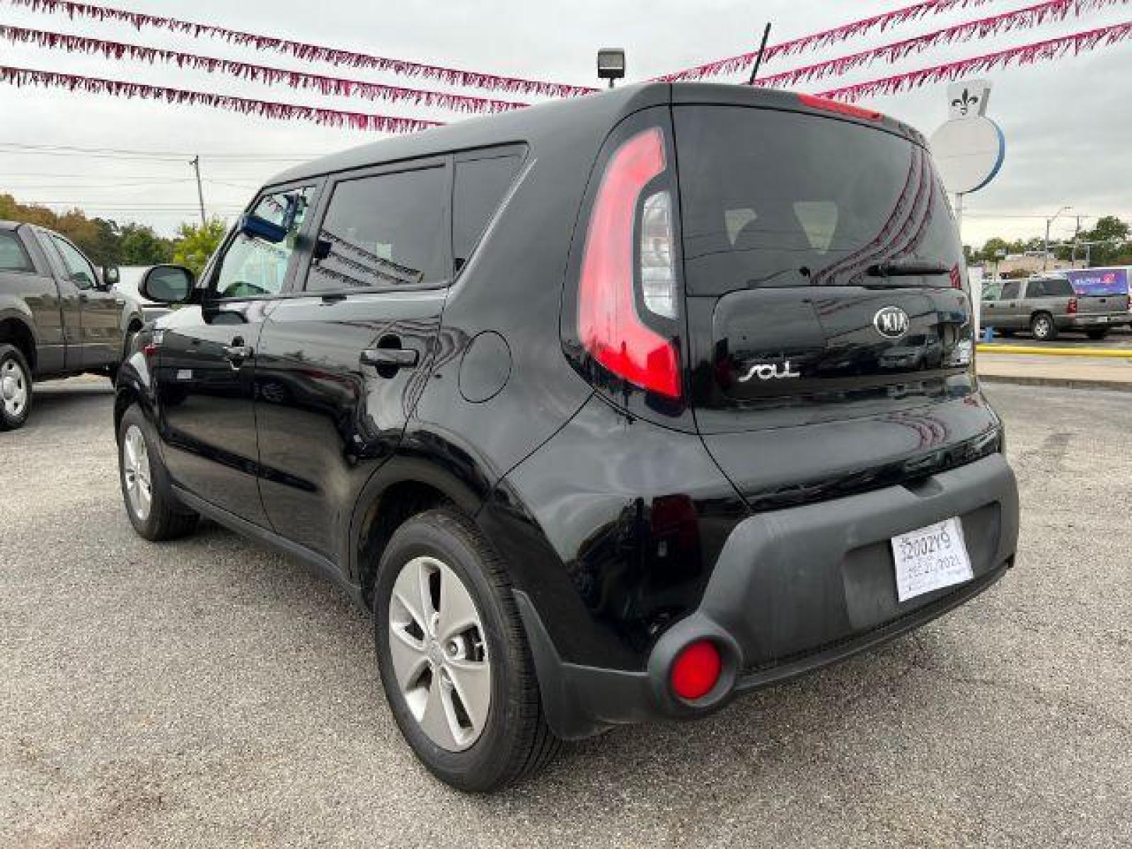 2018 BLACK Kia Soul Base 6A (KNDJN2A27J7) with an 1.6L L4 DOHC 16V engine, 6-Speed Automatic transmission, located at 2715 W Pioneer Pkwy, Arlington, TX, 76013, (817) 265-9009, 32.710262, -97.153236 - Photo #8