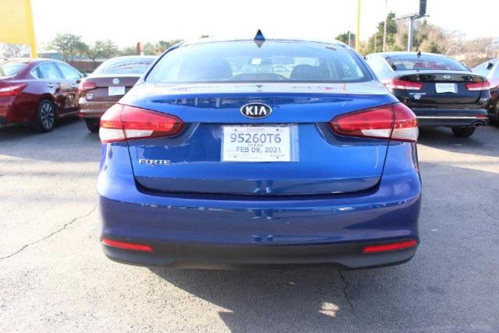 2018 BLUE Kia Forte LX 6A (3KPFL4A70JE) with an 2.0L L4 DOHC 16V engine, 6-Speed Automatic transmission, located at 2715 W Pioneer Pkwy, Arlington, TX, 76013, (817) 265-9009, 32.710262, -97.153236 - Photo#7