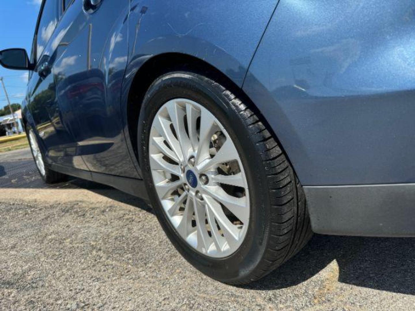 2018 Blue Ford C-Max Hybrid SE (1FADP5AU5JL) with an 2.0L L4 DOHC 16V HYB engine, Continuously Variabl transmission, located at 2715 W Pioneer Pkwy, Arlington, TX, 76013, (817) 265-9009, 32.710262, -97.153236 - Photo#9
