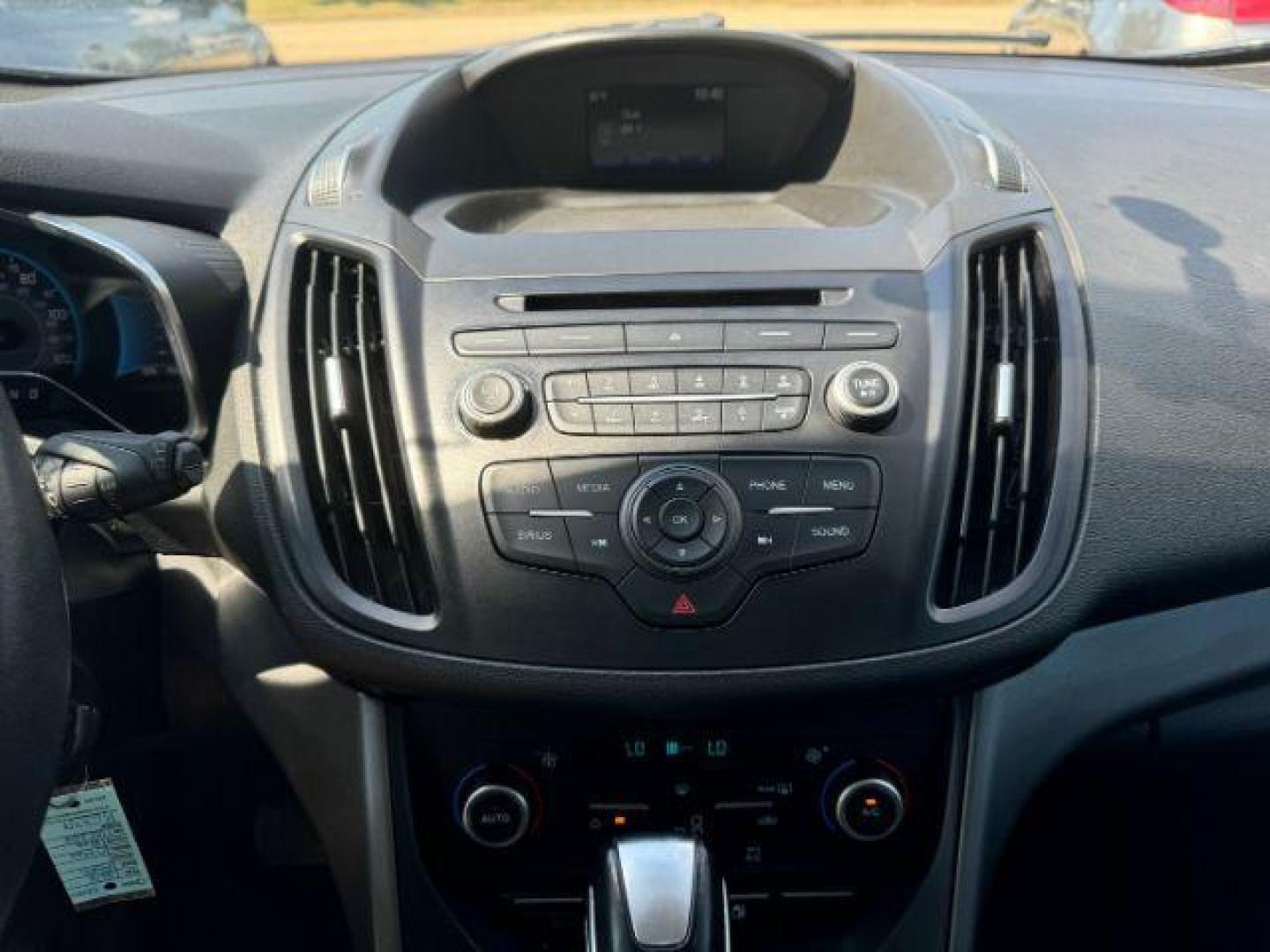 2018 Blue Ford C-Max Hybrid SE (1FADP5AU5JL) with an 2.0L L4 DOHC 16V HYB engine, Continuously Variabl transmission, located at 2715 W Pioneer Pkwy, Arlington, TX, 76013, (817) 265-9009, 32.710262, -97.153236 - Photo#17