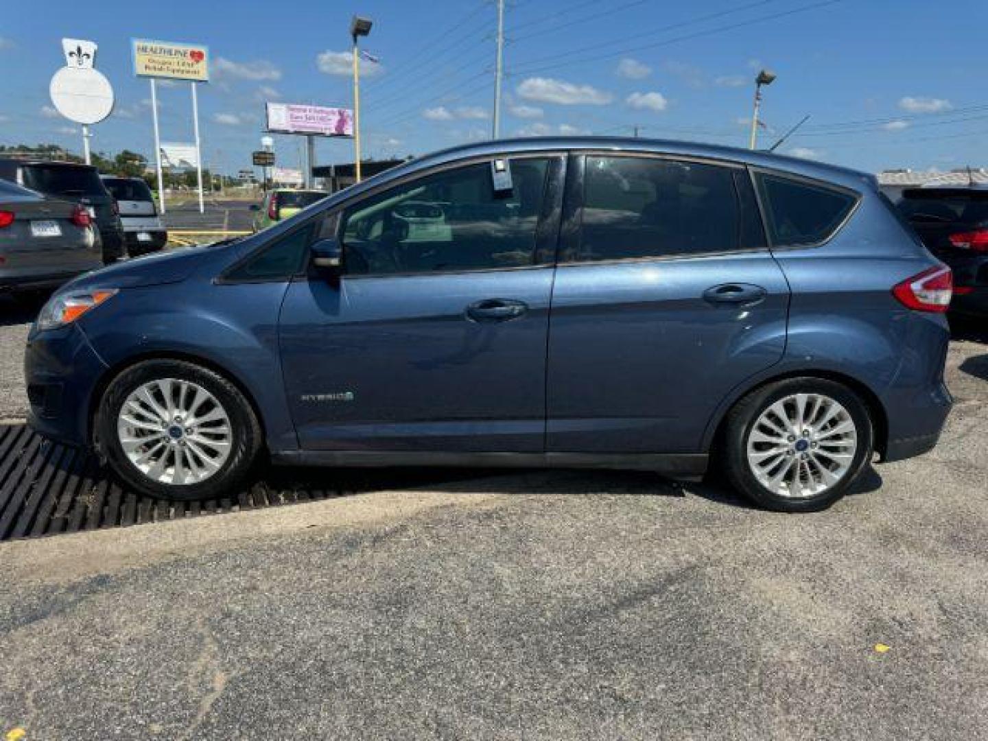2018 Blue Ford C-Max Hybrid SE (1FADP5AU5JL) with an 2.0L L4 DOHC 16V HYB engine, Continuously Variabl transmission, located at 2715 W Pioneer Pkwy, Arlington, TX, 76013, (817) 265-9009, 32.710262, -97.153236 - Photo#2