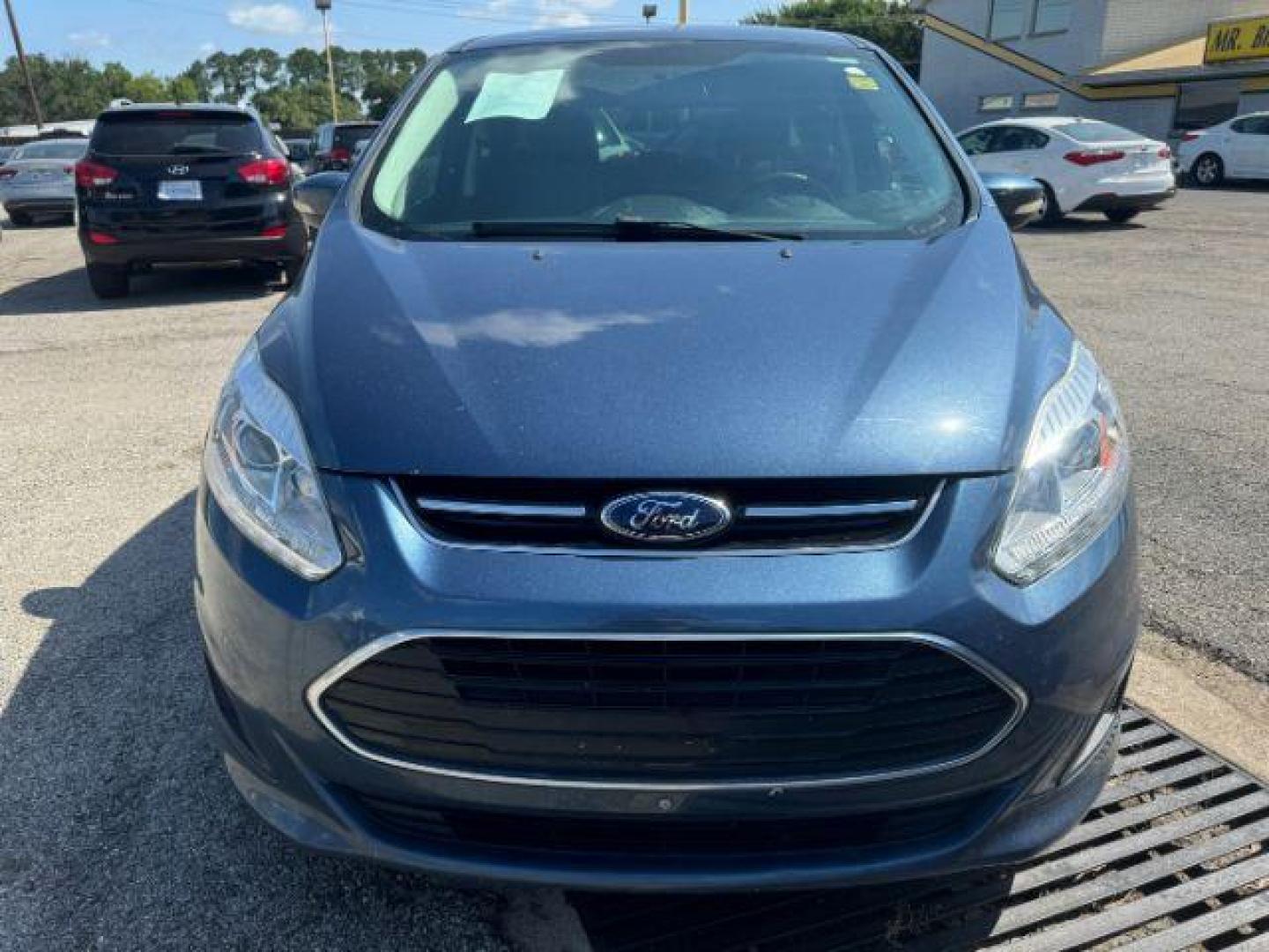 2018 Blue Ford C-Max Hybrid SE (1FADP5AU5JL) with an 2.0L L4 DOHC 16V HYB engine, Continuously Variabl transmission, located at 2715 W Pioneer Pkwy, Arlington, TX, 76013, (817) 265-9009, 32.710262, -97.153236 - Photo#4