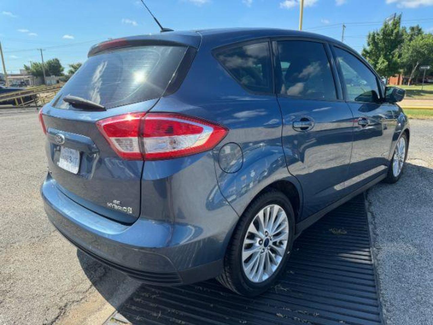 2018 Blue Ford C-Max Hybrid SE (1FADP5AU5JL) with an 2.0L L4 DOHC 16V HYB engine, Continuously Variabl transmission, located at 2715 W Pioneer Pkwy, Arlington, TX, 76013, (817) 265-9009, 32.710262, -97.153236 - Photo#6