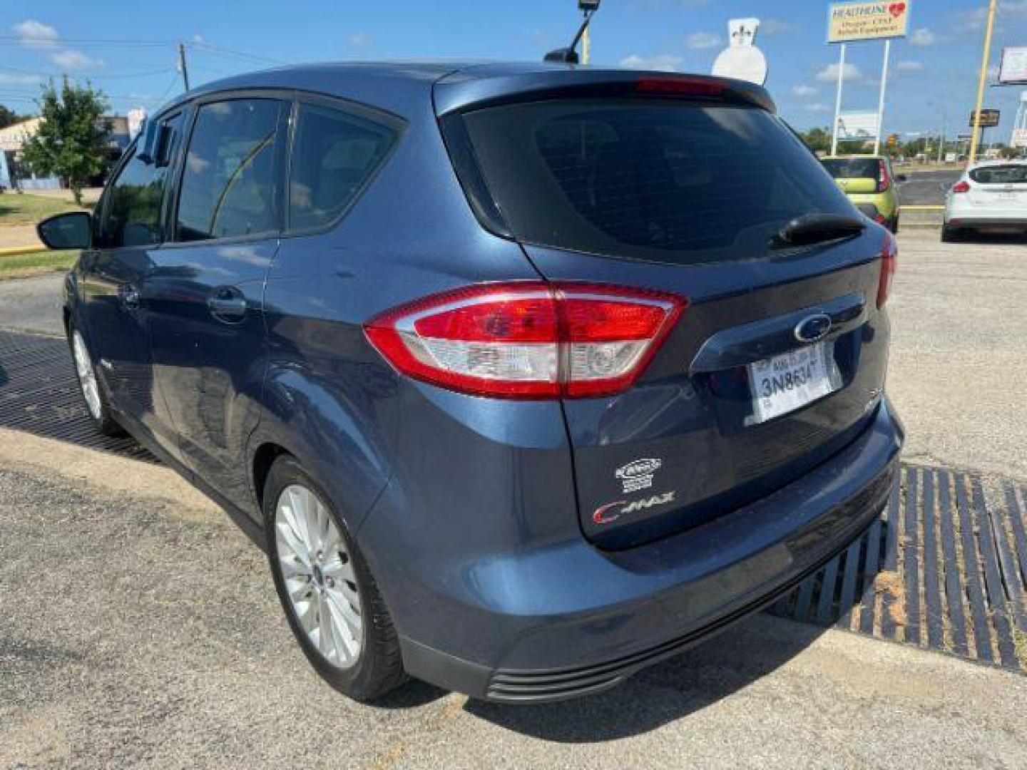 2018 Blue Ford C-Max Hybrid SE (1FADP5AU5JL) with an 2.0L L4 DOHC 16V HYB engine, Continuously Variabl transmission, located at 2715 W Pioneer Pkwy, Arlington, TX, 76013, (817) 265-9009, 32.710262, -97.153236 - Photo#8