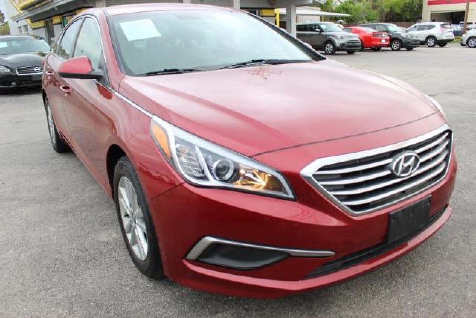 2016 Red Hyundai Sonata SE (5NPE24AF9GH) with an 2.4L L4 DOHC 16V engine, 7-Speed Automatic transmission, located at 2715 W Pioneer Pkwy, Arlington, TX, 76013, (817) 265-9009, 32.710262, -97.153236 - Photo#5