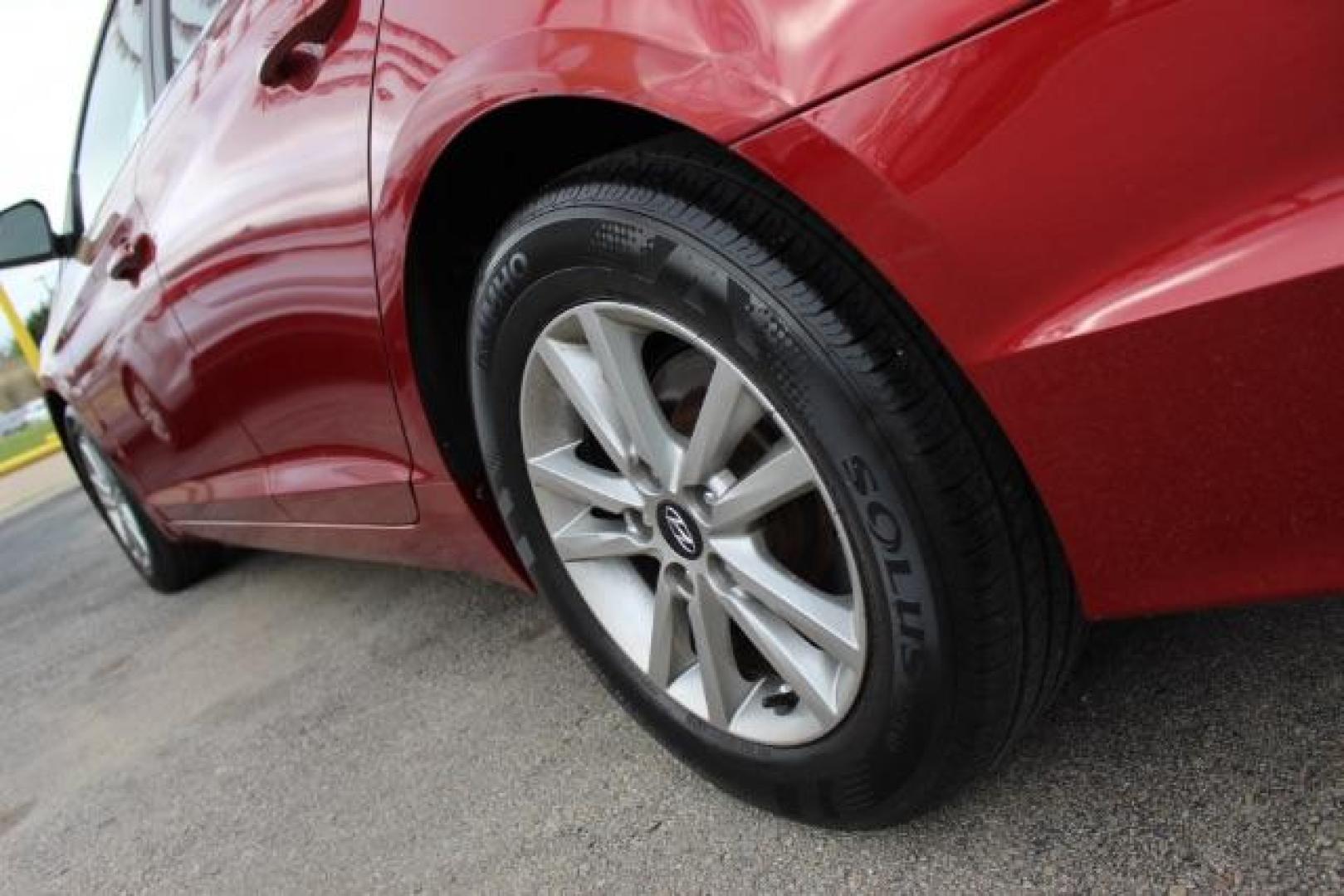 2016 Red Hyundai Sonata SE (5NPE24AF9GH) with an 2.4L L4 DOHC 16V engine, 7-Speed Automatic transmission, located at 2715 W Pioneer Pkwy, Arlington, TX, 76013, (817) 265-9009, 32.710262, -97.153236 - Photo#8