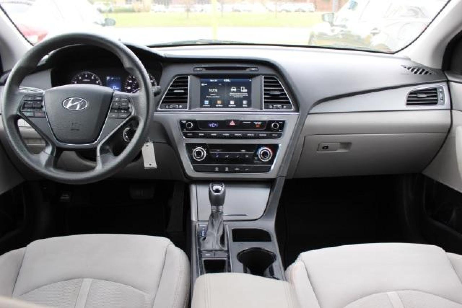 2016 Red Hyundai Sonata SE (5NPE24AF9GH) with an 2.4L L4 DOHC 16V engine, 7-Speed Automatic transmission, located at 2715 W Pioneer Pkwy, Arlington, TX, 76013, (817) 265-9009, 32.710262, -97.153236 - Photo#9