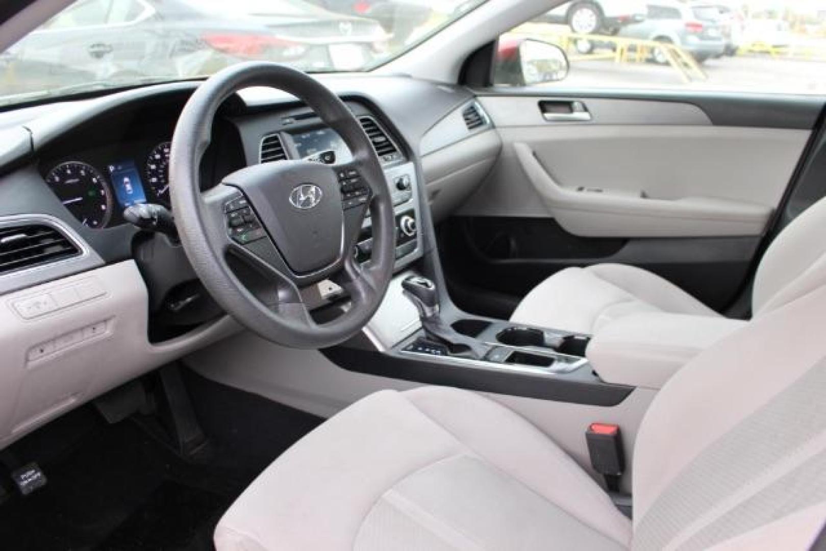 2016 Red Hyundai Sonata SE (5NPE24AF9GH) with an 2.4L L4 DOHC 16V engine, 7-Speed Automatic transmission, located at 2715 W Pioneer Pkwy, Arlington, TX, 76013, (817) 265-9009, 32.710262, -97.153236 - Photo#12
