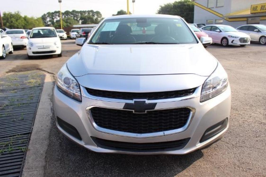 2016 Silver Chevrolet Malibu Limited 1LT (1G11C5SA5GF) with an 2.5L L4 DOHC 16V engine, 6-Speed Automatic transmission, located at 2715 W Pioneer Pkwy, Arlington, TX, 76013, (817) 265-9009, 32.710262, -97.153236 - Photo #2