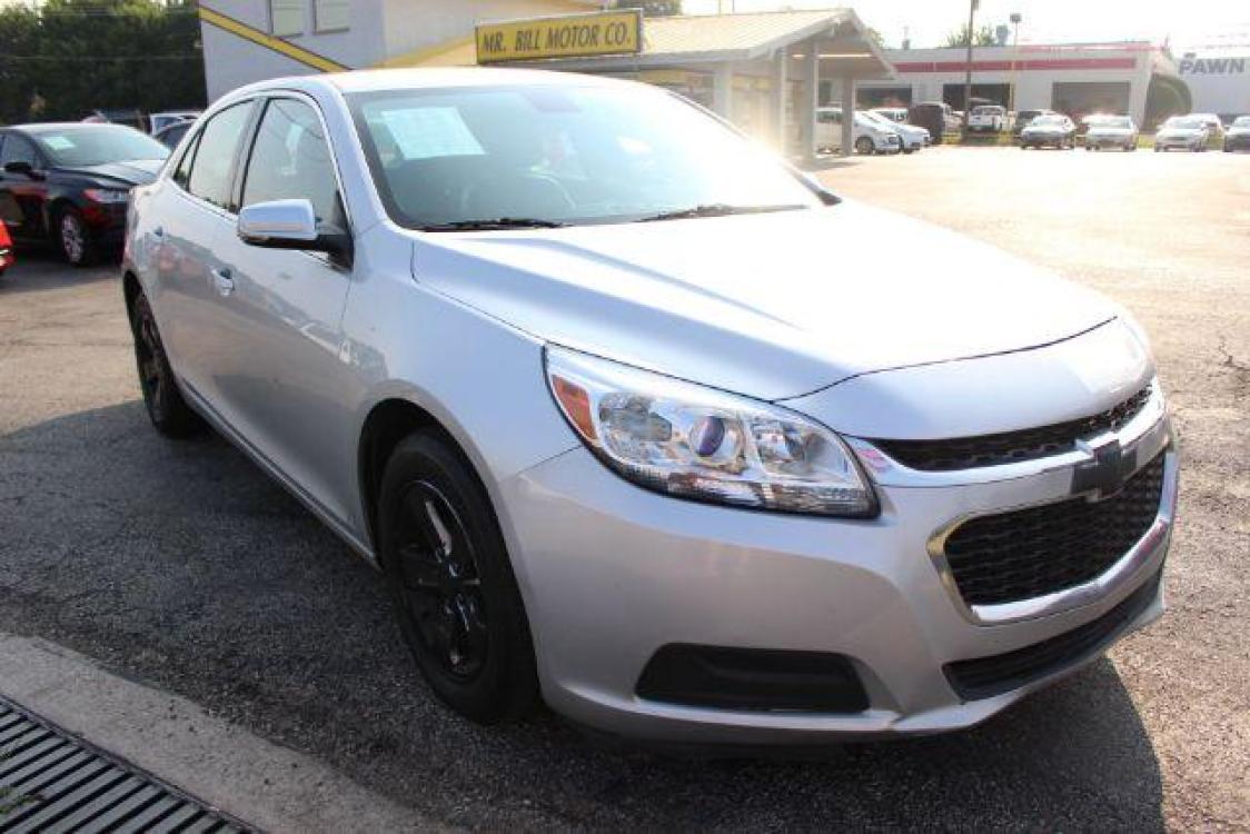 2016 Silver Chevrolet Malibu Limited 1LT (1G11C5SA5GF) with an 2.5L L4 DOHC 16V engine, 6-Speed Automatic transmission, located at 2715 W Pioneer Pkwy, Arlington, TX, 76013, (817) 265-9009, 32.710262, -97.153236 - Photo #3
