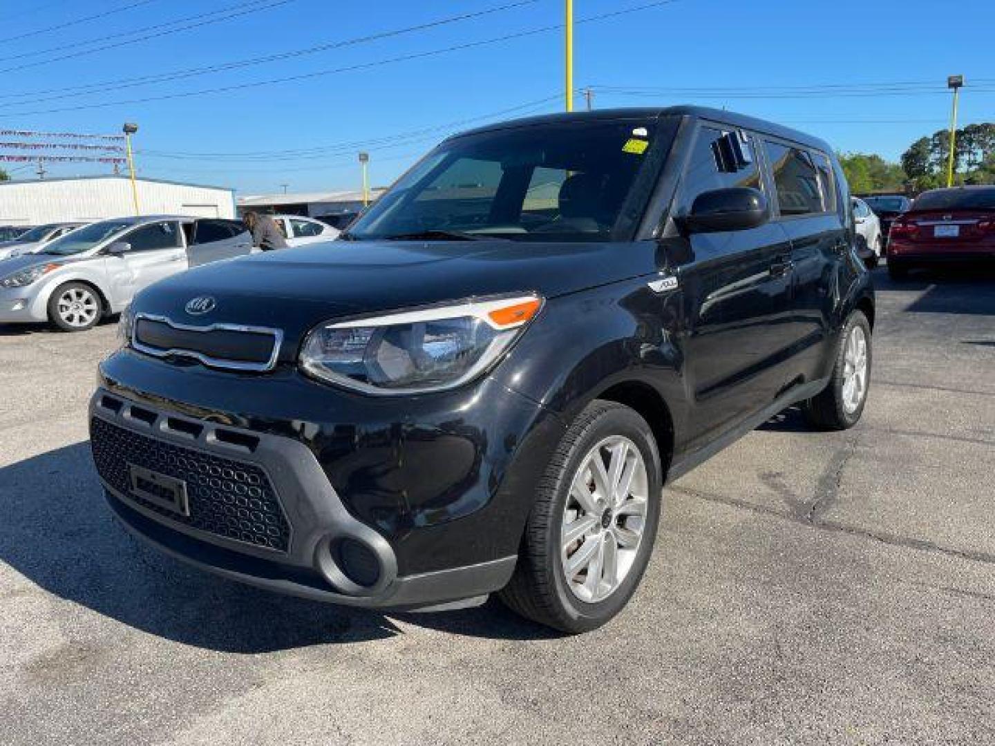 2015 Black Kia Soul Base (KNDJN2A26F7) with an 1.6L L4 DOHC 16V engine, located at 2715 W Pioneer Pkwy, Arlington, TX, 76013, (817) 265-9009, 32.710262, -97.153236 - Photo#2