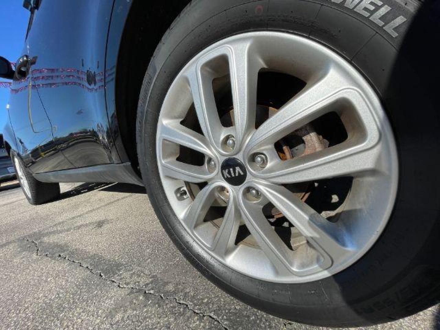 2015 Black Kia Soul Base (KNDJN2A26F7) with an 1.6L L4 DOHC 16V engine, located at 2715 W Pioneer Pkwy, Arlington, TX, 76013, (817) 265-9009, 32.710262, -97.153236 - Photo#9