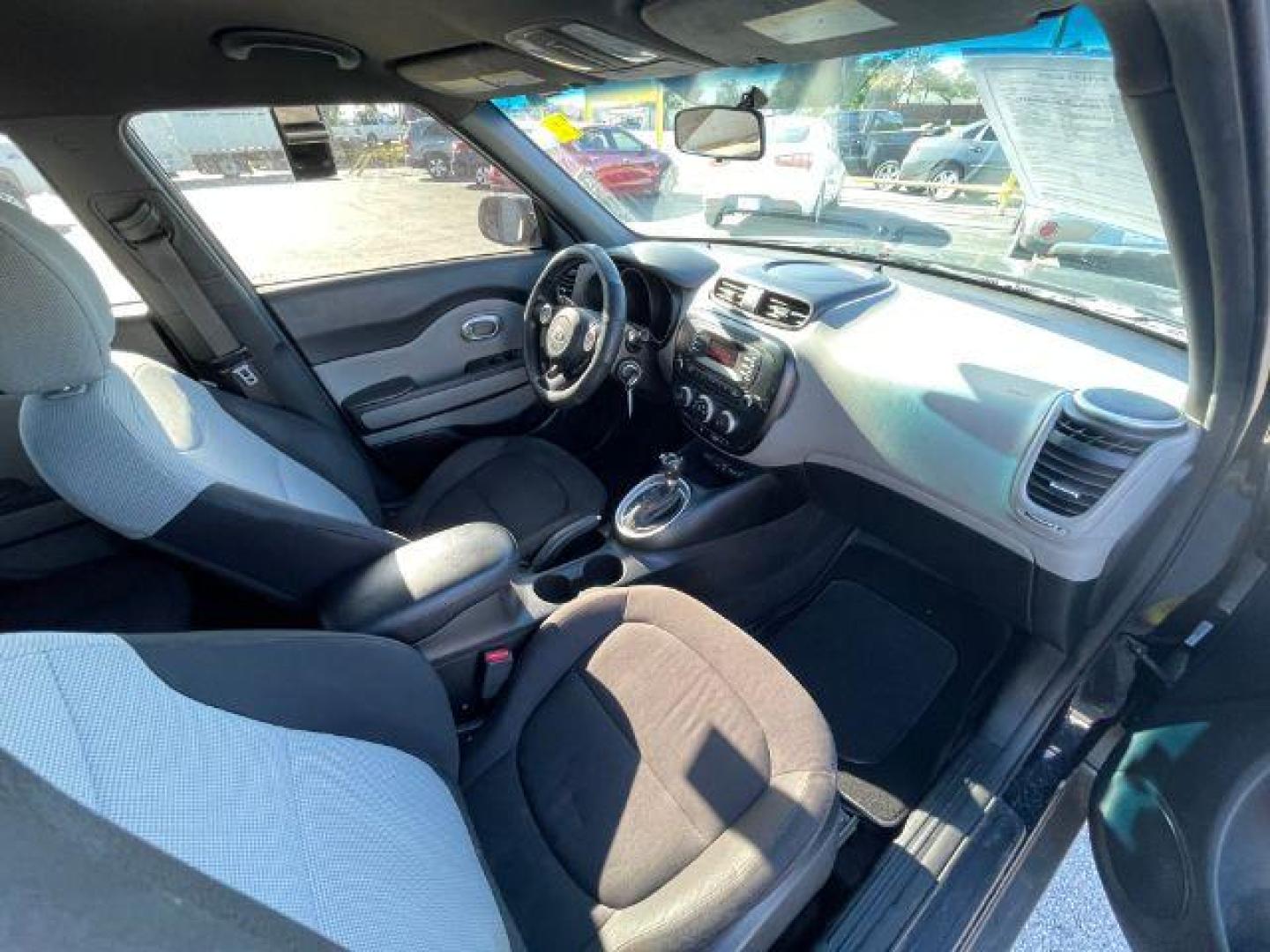 2015 Black Kia Soul Base (KNDJN2A26F7) with an 1.6L L4 DOHC 16V engine, located at 2715 W Pioneer Pkwy, Arlington, TX, 76013, (817) 265-9009, 32.710262, -97.153236 - Photo#10