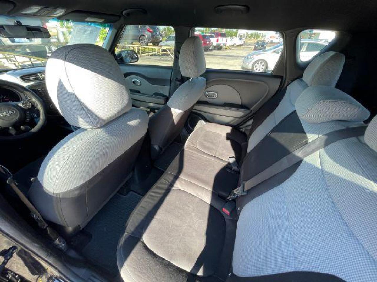 2015 Black Kia Soul Base (KNDJN2A26F7) with an 1.6L L4 DOHC 16V engine, located at 2715 W Pioneer Pkwy, Arlington, TX, 76013, (817) 265-9009, 32.710262, -97.153236 - Photo#11