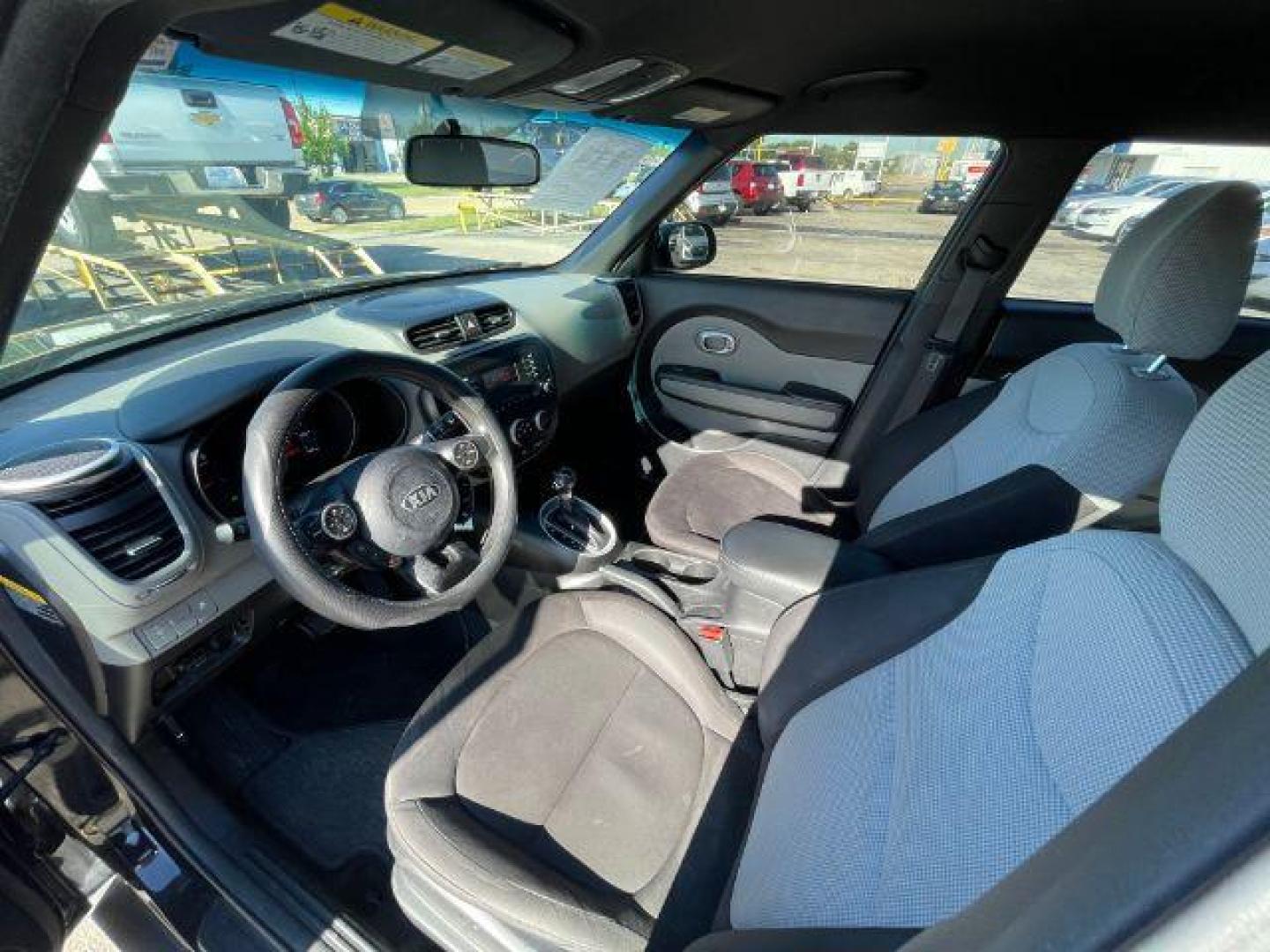 2015 Black Kia Soul Base (KNDJN2A26F7) with an 1.6L L4 DOHC 16V engine, located at 2715 W Pioneer Pkwy, Arlington, TX, 76013, (817) 265-9009, 32.710262, -97.153236 - Photo#13