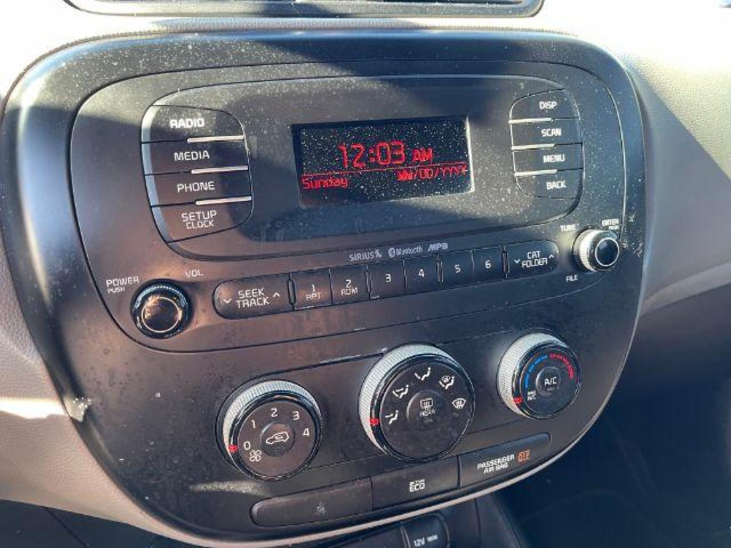 2015 Black Kia Soul Base (KNDJN2A26F7) with an 1.6L L4 DOHC 16V engine, located at 2715 W Pioneer Pkwy, Arlington, TX, 76013, (817) 265-9009, 32.710262, -97.153236 - Photo#15