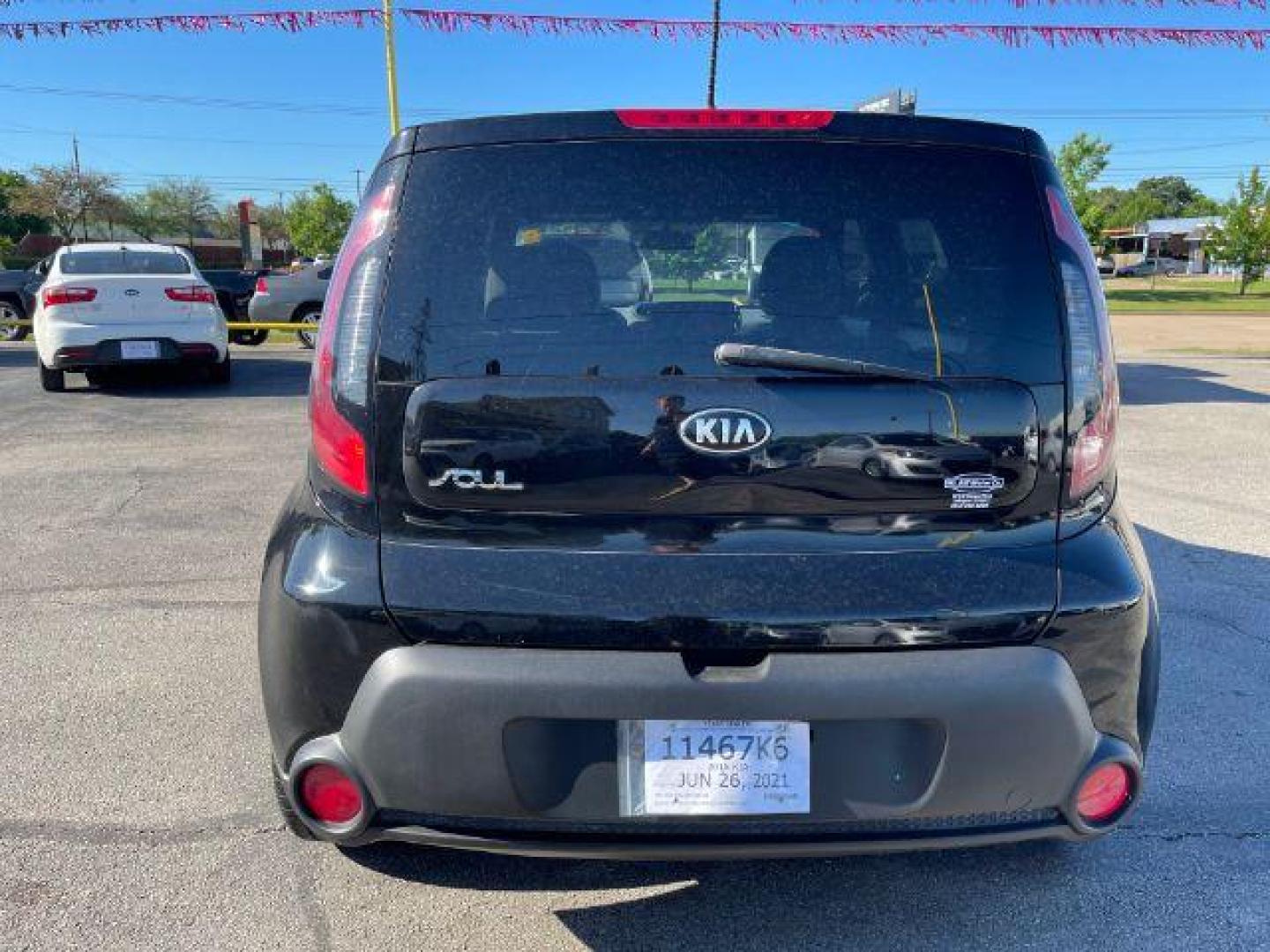 2015 Black Kia Soul Base (KNDJN2A26F7) with an 1.6L L4 DOHC 16V engine, located at 2715 W Pioneer Pkwy, Arlington, TX, 76013, (817) 265-9009, 32.710262, -97.153236 - Photo#7