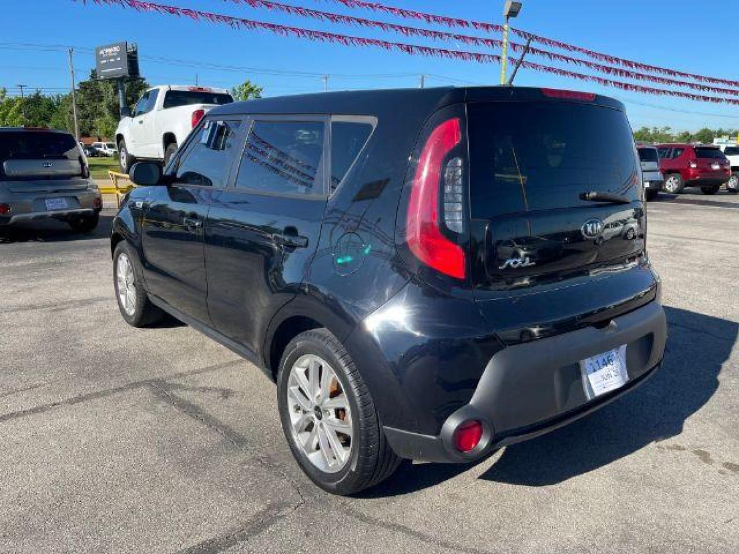 2015 Black Kia Soul Base (KNDJN2A26F7) with an 1.6L L4 DOHC 16V engine, located at 2715 W Pioneer Pkwy, Arlington, TX, 76013, (817) 265-9009, 32.710262, -97.153236 - Photo#8