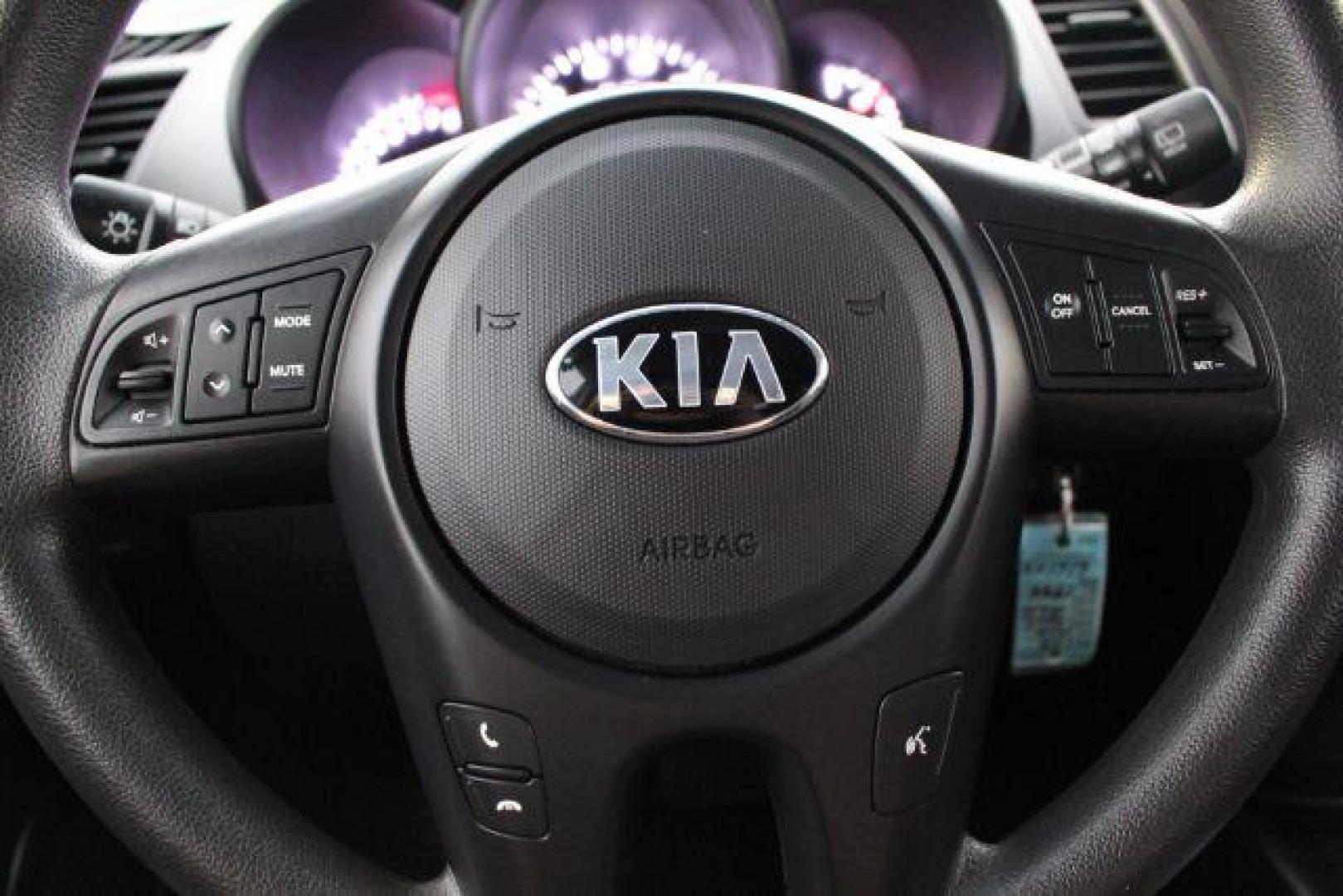 2013 BLACK Kia Soul Base (KNDJT2A59D7) with an 1.6L L4 DOHC 16V engine, 5-Speed Manual transmission, located at 2715 W Pioneer Pkwy, Arlington, TX, 76013, (817) 265-9009, 32.710262, -97.153236 - Photo#17
