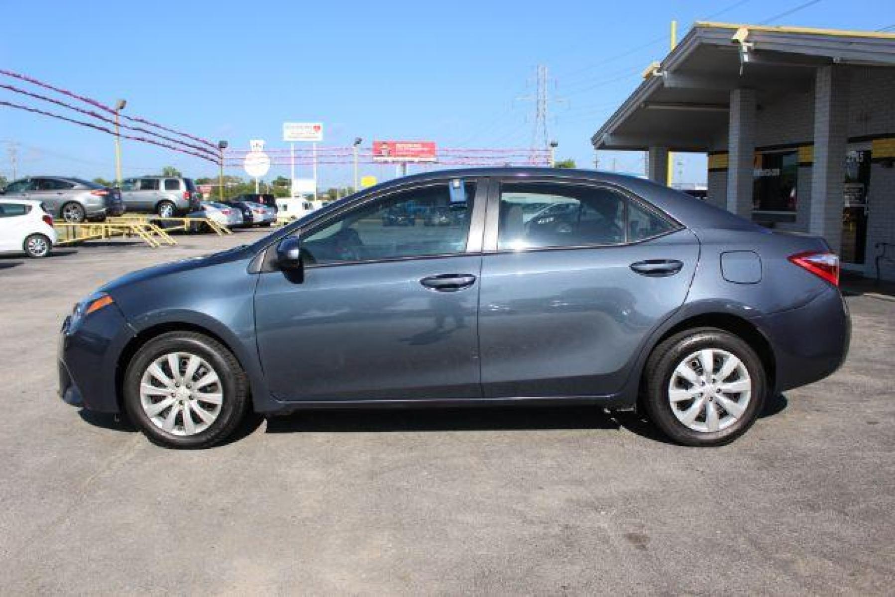 2016 GRAY Toyota Corolla LE CVT (5YFBURHE8GP) with an 1.8L L4 DOHC 16V engine, Continuously Variabl transmission, located at 2715 W Pioneer Pkwy, Arlington, TX, 76013, (817) 265-9009, 32.710262, -97.153236 - Photo #1