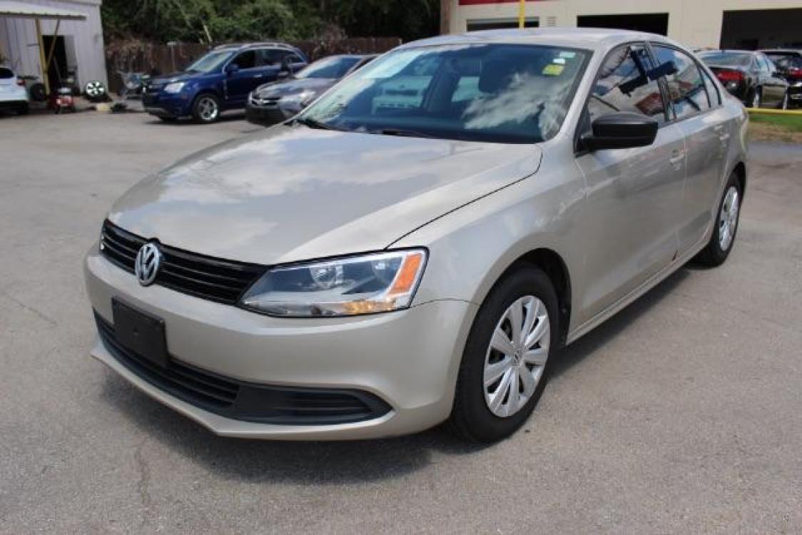 2014 SILVER Volkswagen Jetta S (3VW2K7AJ7EM) with an 2.0L L4 DOHC 20V engine, located at 2715 W Pioneer Pkwy, Arlington, TX, 76013, (817) 265-9009, 32.710262, -97.153236 - Photo #2