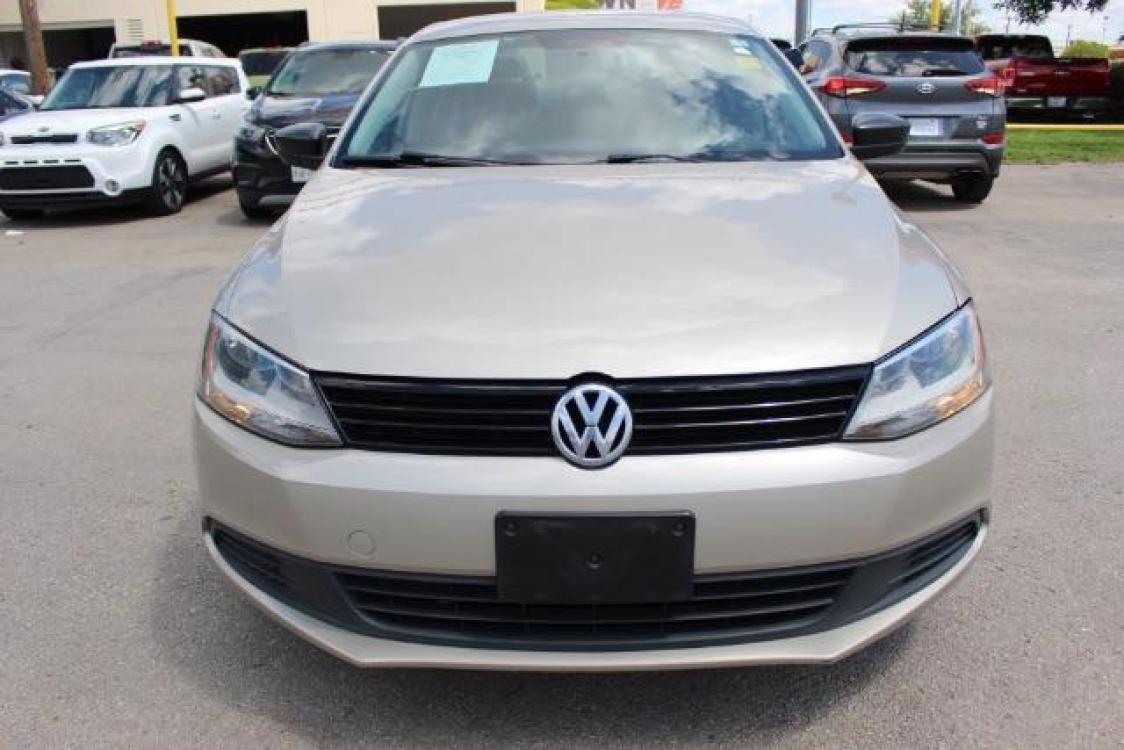 2014 SILVER Volkswagen Jetta S (3VW2K7AJ7EM) with an 2.0L L4 DOHC 20V engine, located at 2715 W Pioneer Pkwy, Arlington, TX, 76013, (817) 265-9009, 32.710262, -97.153236 - Photo #3