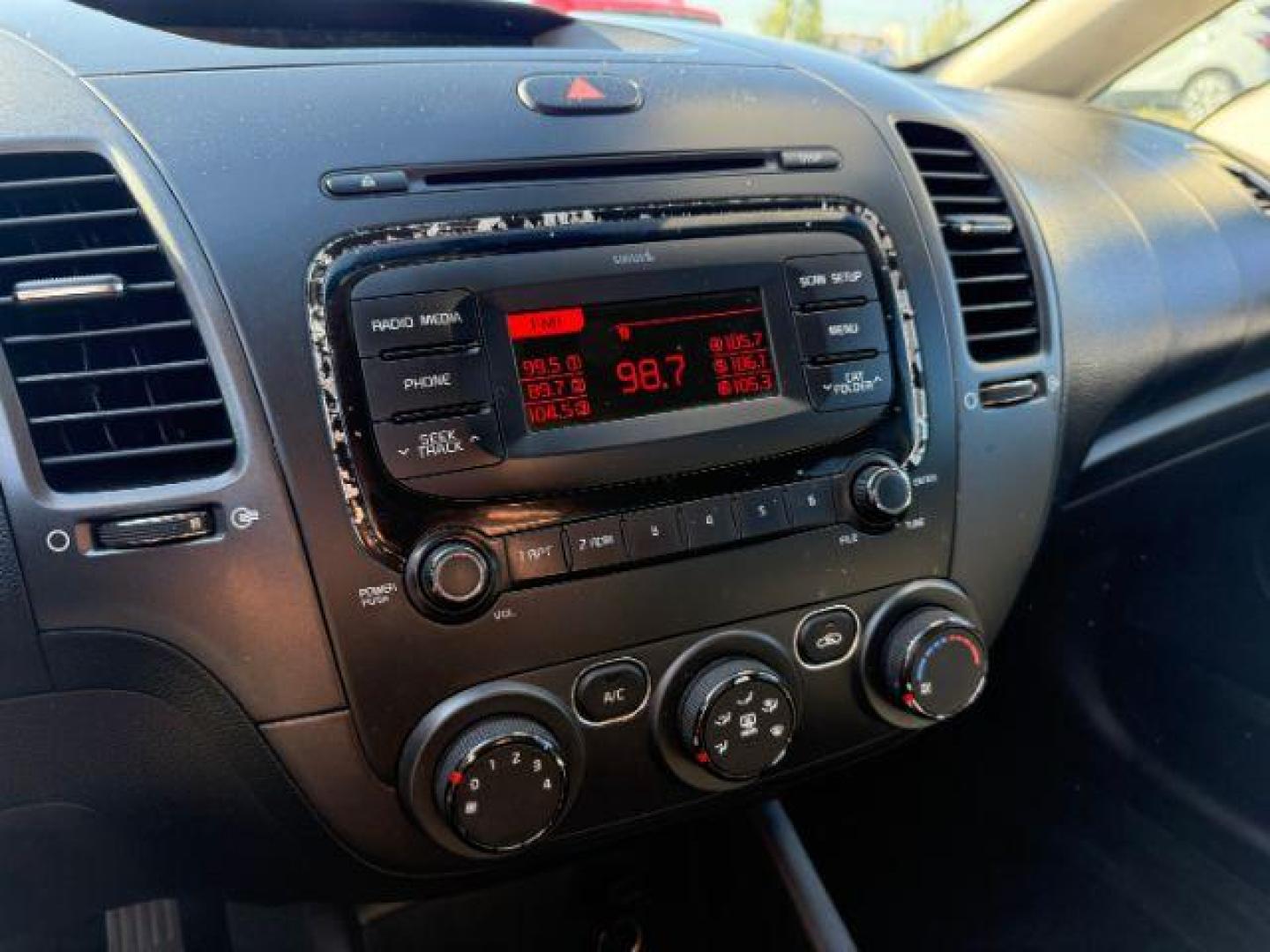 2018 MAROON Kia Forte LX 6A (3KPFK4A70JE) with an 2.0L L4 DOHC 16V engine, 6-Speed Automatic transmission, located at 2715 W Pioneer Pkwy, Arlington, TX, 76013, (817) 265-9009, 32.710262, -97.153236 - Photo#17