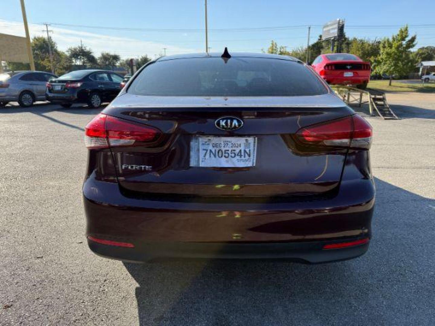 2018 MAROON Kia Forte LX 6A (3KPFK4A70JE) with an 2.0L L4 DOHC 16V engine, 6-Speed Automatic transmission, located at 2715 W Pioneer Pkwy, Arlington, TX, 76013, (817) 265-9009, 32.710262, -97.153236 - Photo#8