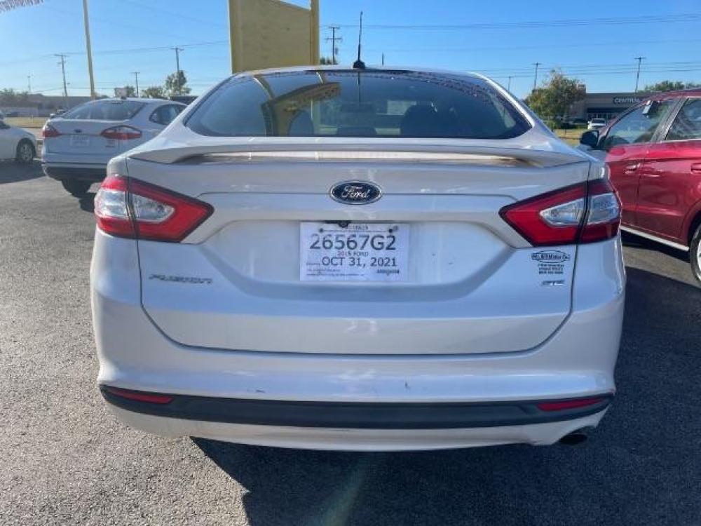 2015 WHITE Ford Fusion SE (3FA6P0H71FR) with an 2.5L L4 DOHC 16V engine, 6-Speed Automatic transmission, located at 2715 W Pioneer Pkwy, Arlington, TX, 76013, (817) 265-9009, 32.710262, -97.153236 - Photo #5