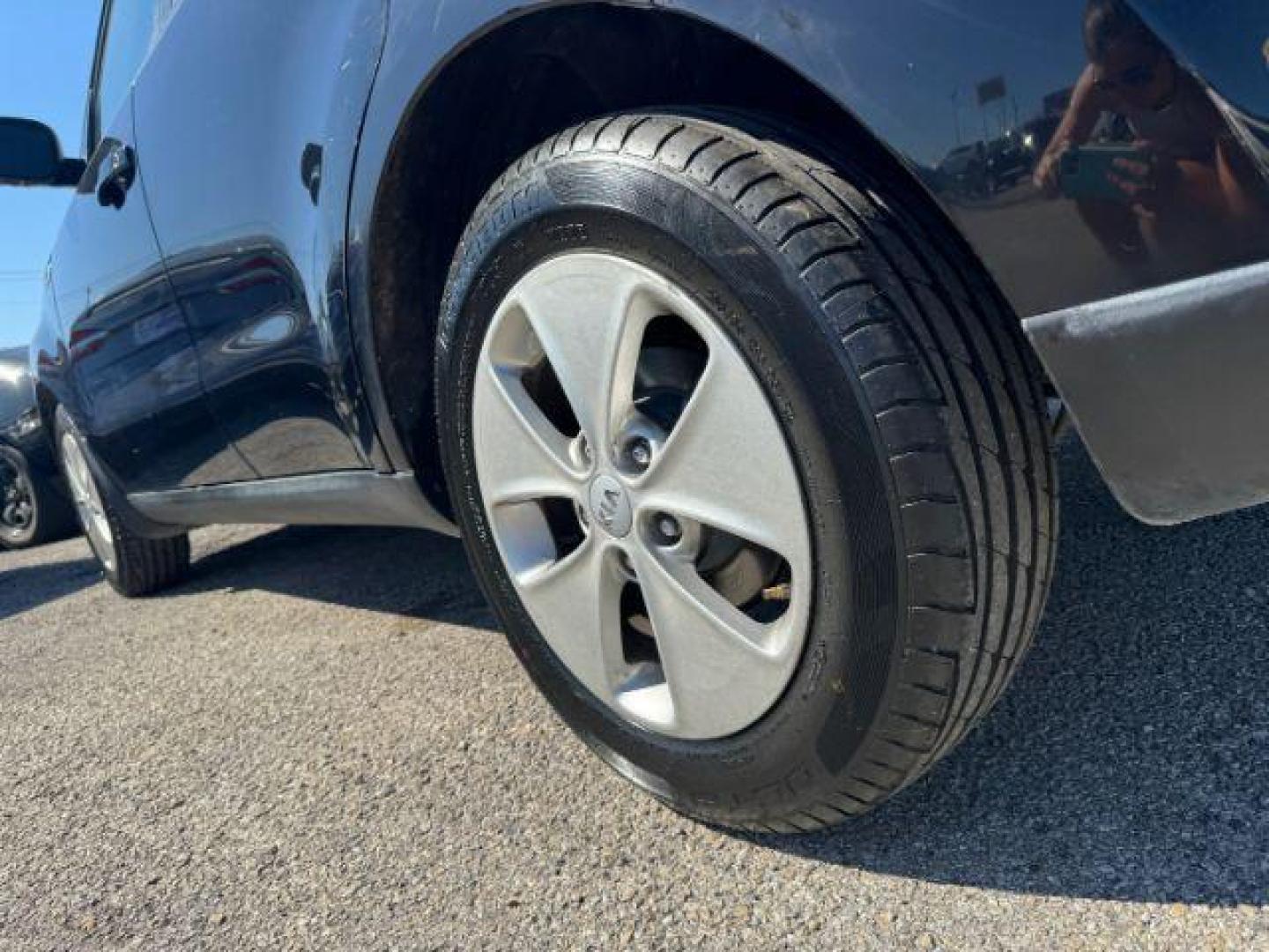 2015 BLACK Kia Soul Base (KNDJN2A27F7) with an 1.6L L4 DOHC 16V engine, located at 2715 W Pioneer Pkwy, Arlington, TX, 76013, (817) 265-9009, 32.710262, -97.153236 - Photo#9