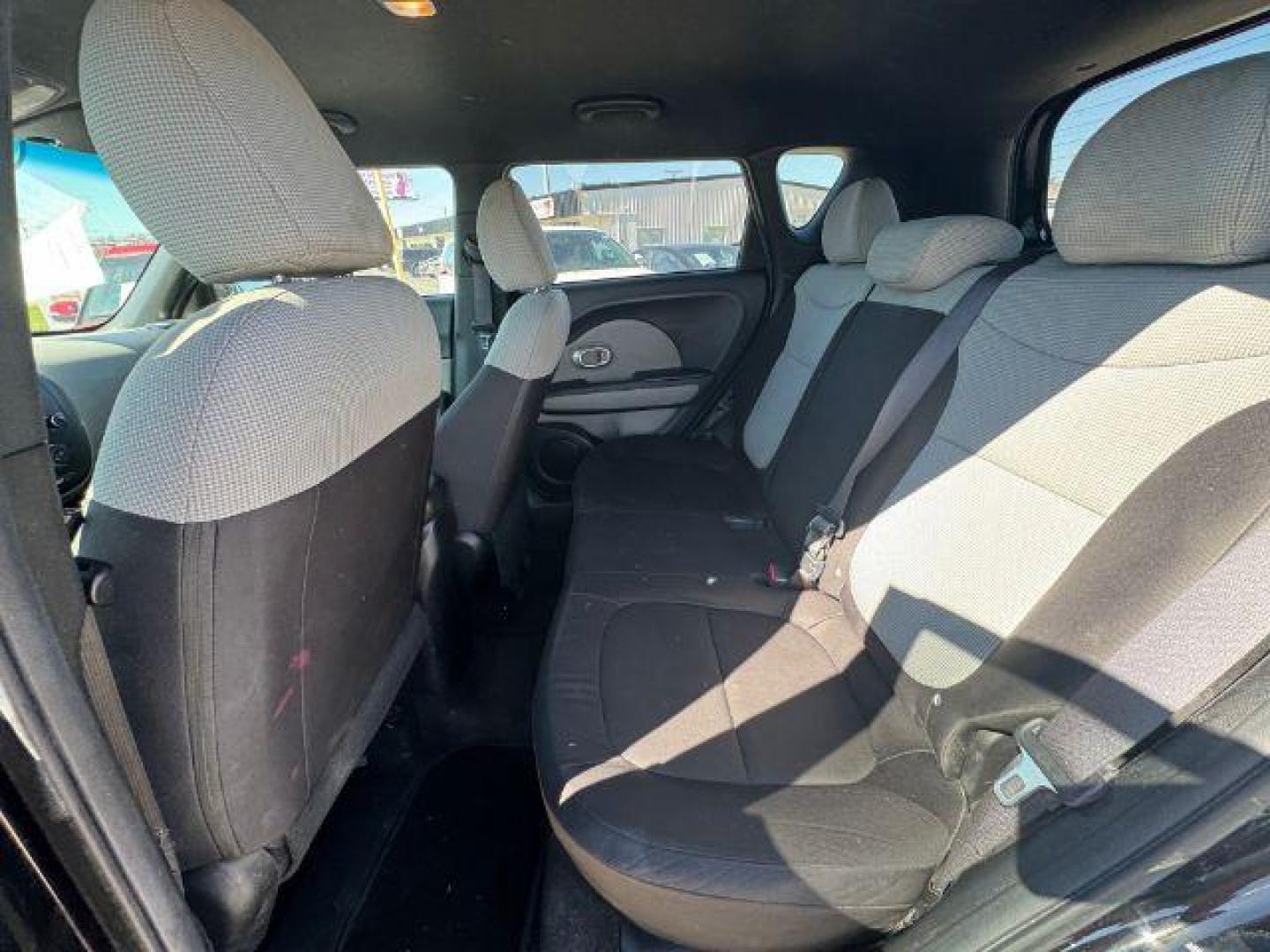 2015 BLACK Kia Soul Base (KNDJN2A27F7) with an 1.6L L4 DOHC 16V engine, located at 2715 W Pioneer Pkwy, Arlington, TX, 76013, (817) 265-9009, 32.710262, -97.153236 - Photo#11