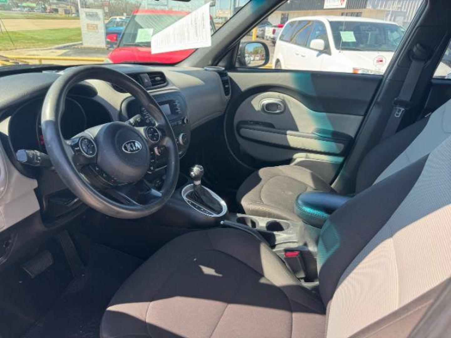 2015 BLACK Kia Soul Base (KNDJN2A27F7) with an 1.6L L4 DOHC 16V engine, located at 2715 W Pioneer Pkwy, Arlington, TX, 76013, (817) 265-9009, 32.710262, -97.153236 - Photo#15