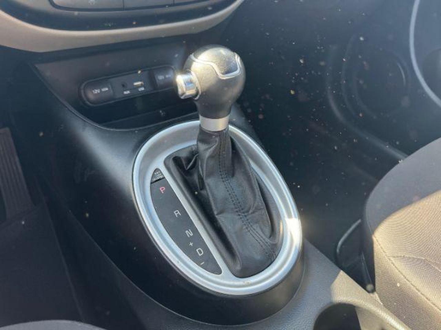 2015 BLACK Kia Soul Base (KNDJN2A27F7) with an 1.6L L4 DOHC 16V engine, located at 2715 W Pioneer Pkwy, Arlington, TX, 76013, (817) 265-9009, 32.710262, -97.153236 - Photo#16