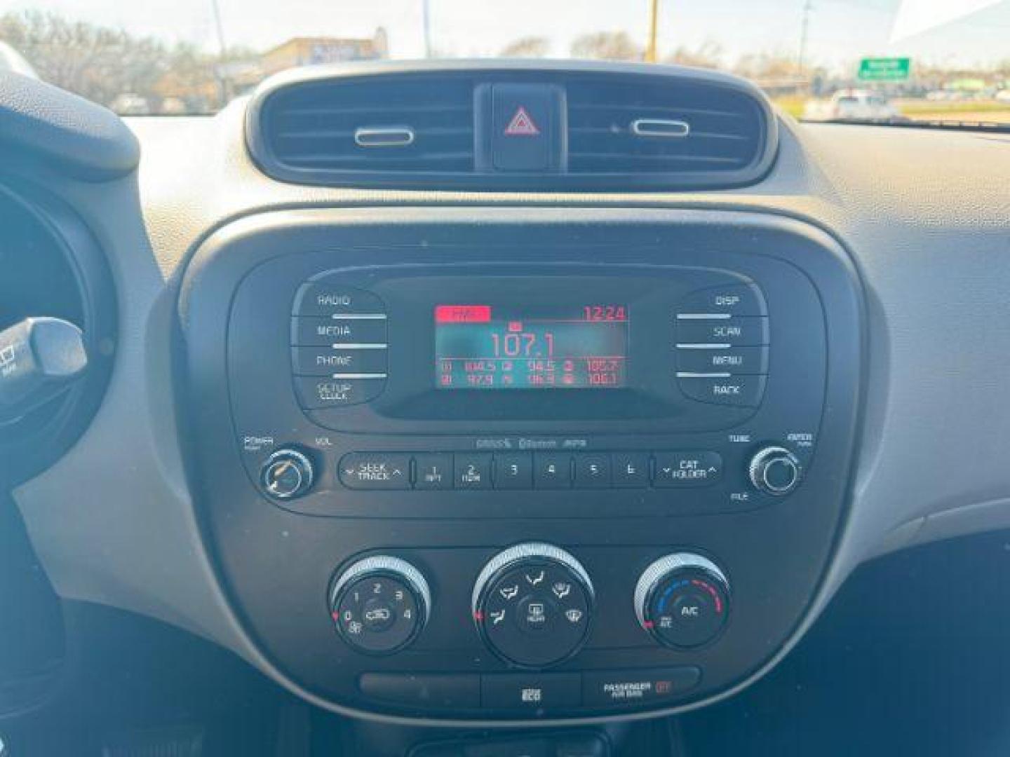 2015 BLACK Kia Soul Base (KNDJN2A27F7) with an 1.6L L4 DOHC 16V engine, located at 2715 W Pioneer Pkwy, Arlington, TX, 76013, (817) 265-9009, 32.710262, -97.153236 - Photo#17