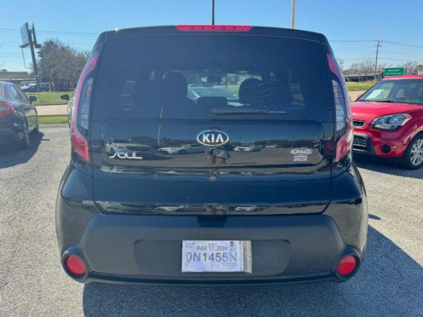 2015 BLACK Kia Soul Base (KNDJN2A27F7) with an 1.6L L4 DOHC 16V engine, located at 2715 W Pioneer Pkwy, Arlington, TX, 76013, (817) 265-9009, 32.710262, -97.153236 - Photo#7