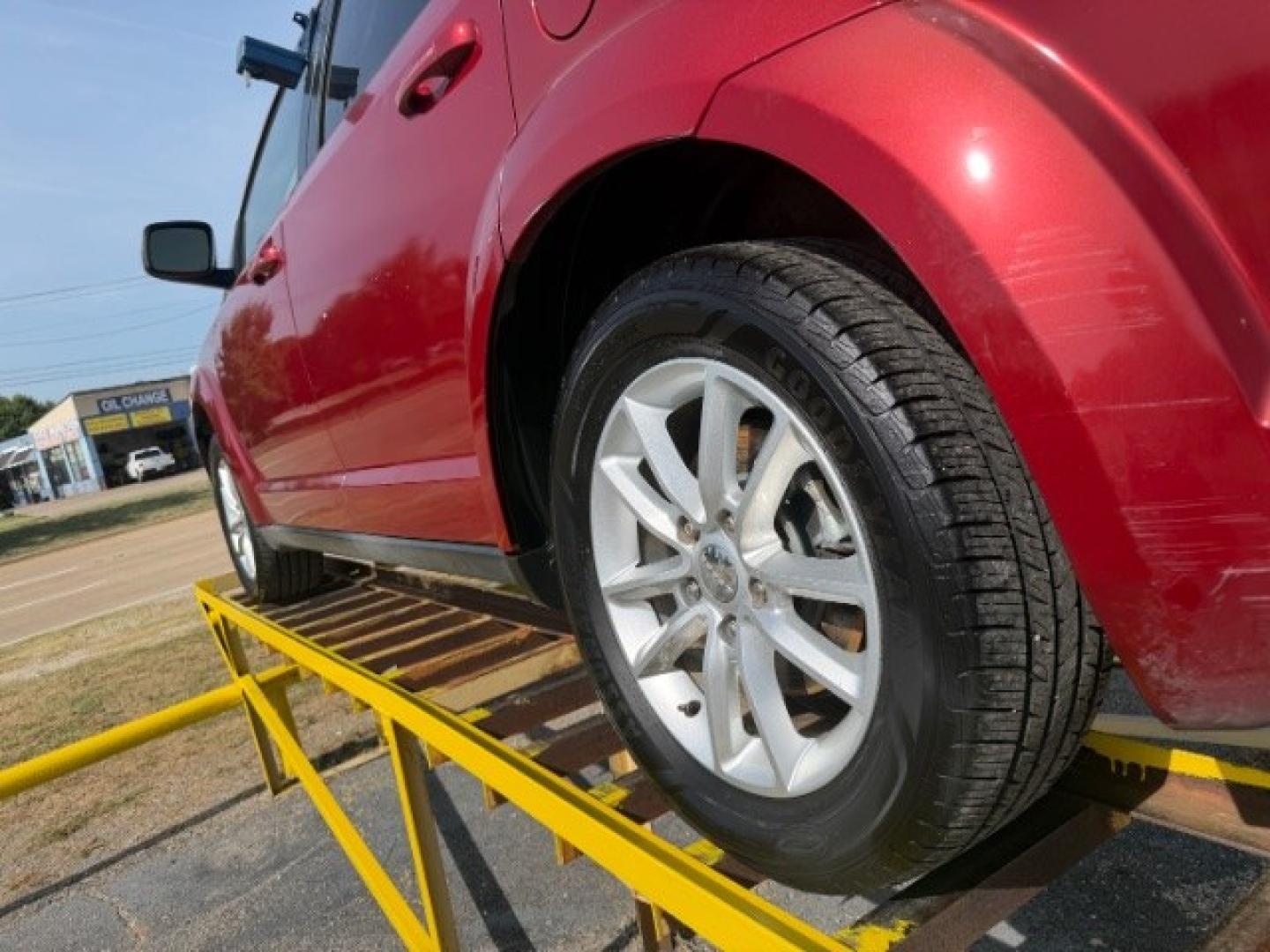 2010 Red Dodge Journey SXT (3D4PG5FV6AT) with an 3.5L V6 SOHC 24V engine, 6-Speed Automatic transmission, located at 2715 W Pioneer Pkwy, Arlington, TX, 76013, (817) 265-9009, 32.710262, -97.153236- Photo#8