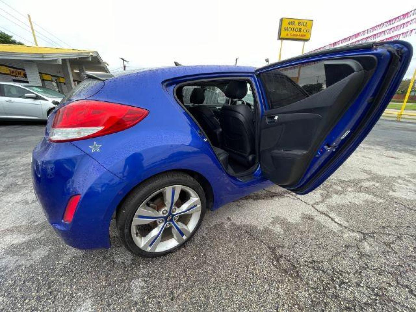 2016 BLUE Hyundai Veloster Base 6MT (KMHTC6AD7GU) with an 1.6L L4 DOHC 16V engine, located at 2715 W Pioneer Pkwy, Arlington, TX, 76013, (817) 265-9009, 32.710262, -97.153236 - Photo#11