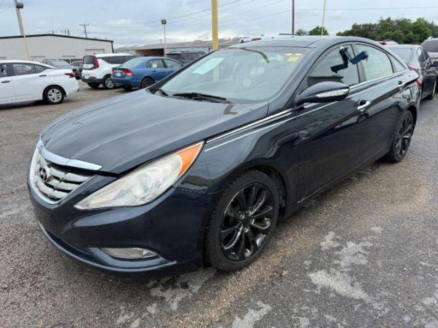 2012 Midnight Black Hyundai Sonata SE Auto (5NPEC4AB8CH) with an 2.0L L4 DOHC 16V engine, 6-Speed Automatic transmission, located at 2715 W Pioneer Pkwy, Arlington, TX, 76013, (817) 265-9009, 32.710262, -97.153236 - Photo#3