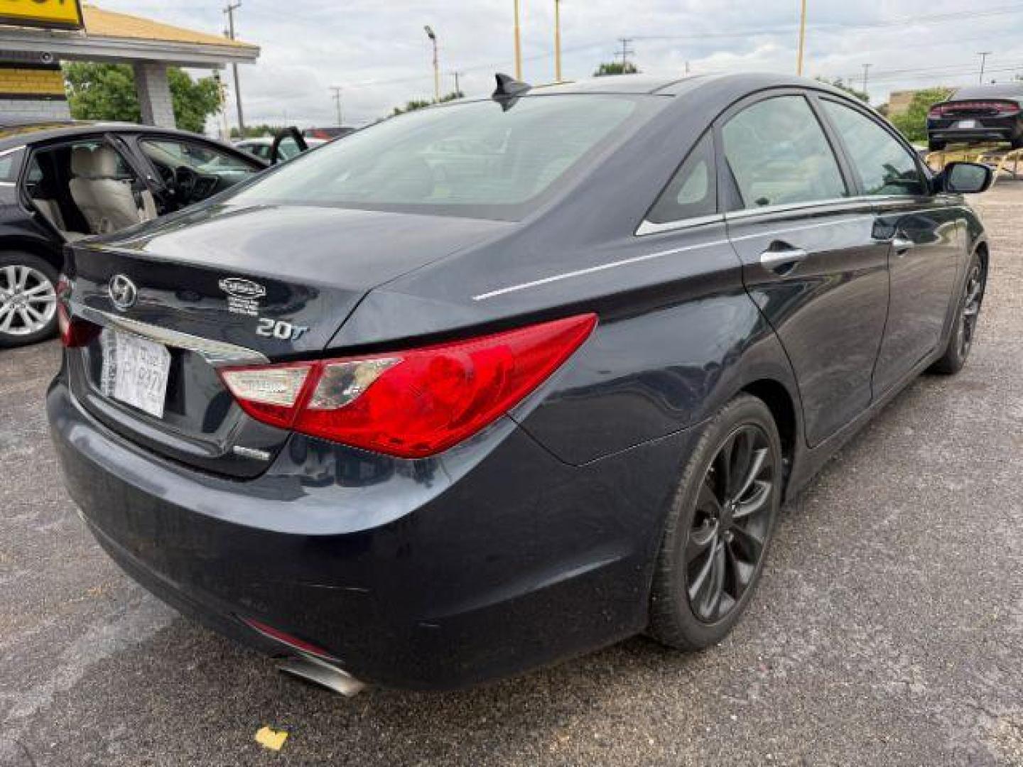 2012 Midnight Black Hyundai Sonata SE Auto (5NPEC4AB8CH) with an 2.0L L4 DOHC 16V engine, 6-Speed Automatic transmission, located at 2715 W Pioneer Pkwy, Arlington, TX, 76013, (817) 265-9009, 32.710262, -97.153236 - Photo#6