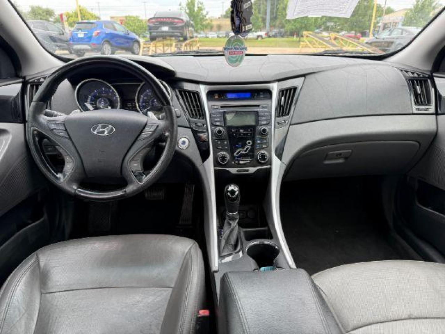 2012 Midnight Black Hyundai Sonata SE Auto (5NPEC4AB8CH) with an 2.0L L4 DOHC 16V engine, 6-Speed Automatic transmission, located at 2715 W Pioneer Pkwy, Arlington, TX, 76013, (817) 265-9009, 32.710262, -97.153236 - Photo#12