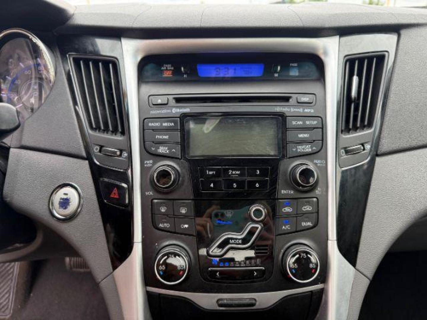 2012 Midnight Black Hyundai Sonata SE Auto (5NPEC4AB8CH) with an 2.0L L4 DOHC 16V engine, 6-Speed Automatic transmission, located at 2715 W Pioneer Pkwy, Arlington, TX, 76013, (817) 265-9009, 32.710262, -97.153236 - Photo#18