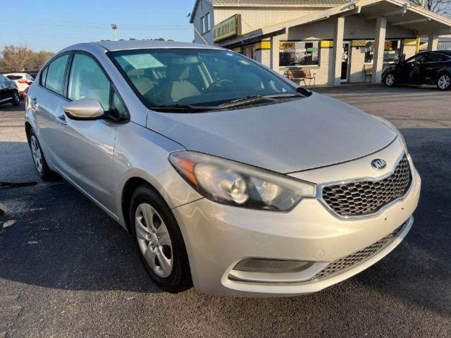 2016 SILVER Kia Forte LX w/Popular Package (KNAFK4A65G5) with an 1.8L L4 DOHC 16V engine, located at 2715 W Pioneer Pkwy, Arlington, TX, 76013, (817) 265-9009, 32.710262, -97.153236 - Photo#4