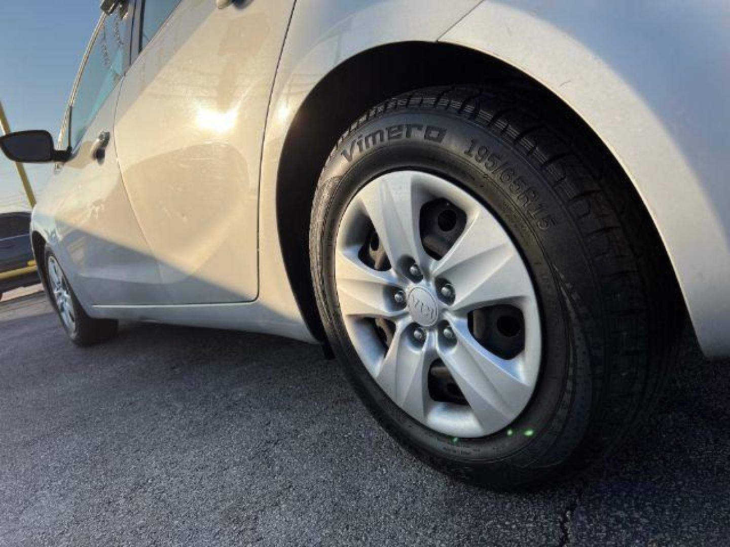 2016 SILVER Kia Forte LX w/Popular Package (KNAFK4A65G5) with an 1.8L L4 DOHC 16V engine, located at 2715 W Pioneer Pkwy, Arlington, TX, 76013, (817) 265-9009, 32.710262, -97.153236 - Photo#8