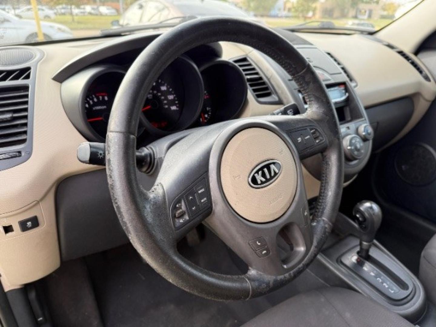 2010 Green Kia Soul ! (KNDJT2A27A7) with an 2.0L L4 DOHC 16V engine, located at 2715 W Pioneer Pkwy, Arlington, TX, 76013, (817) 265-9009, 32.710262, -97.153236- Photo#14