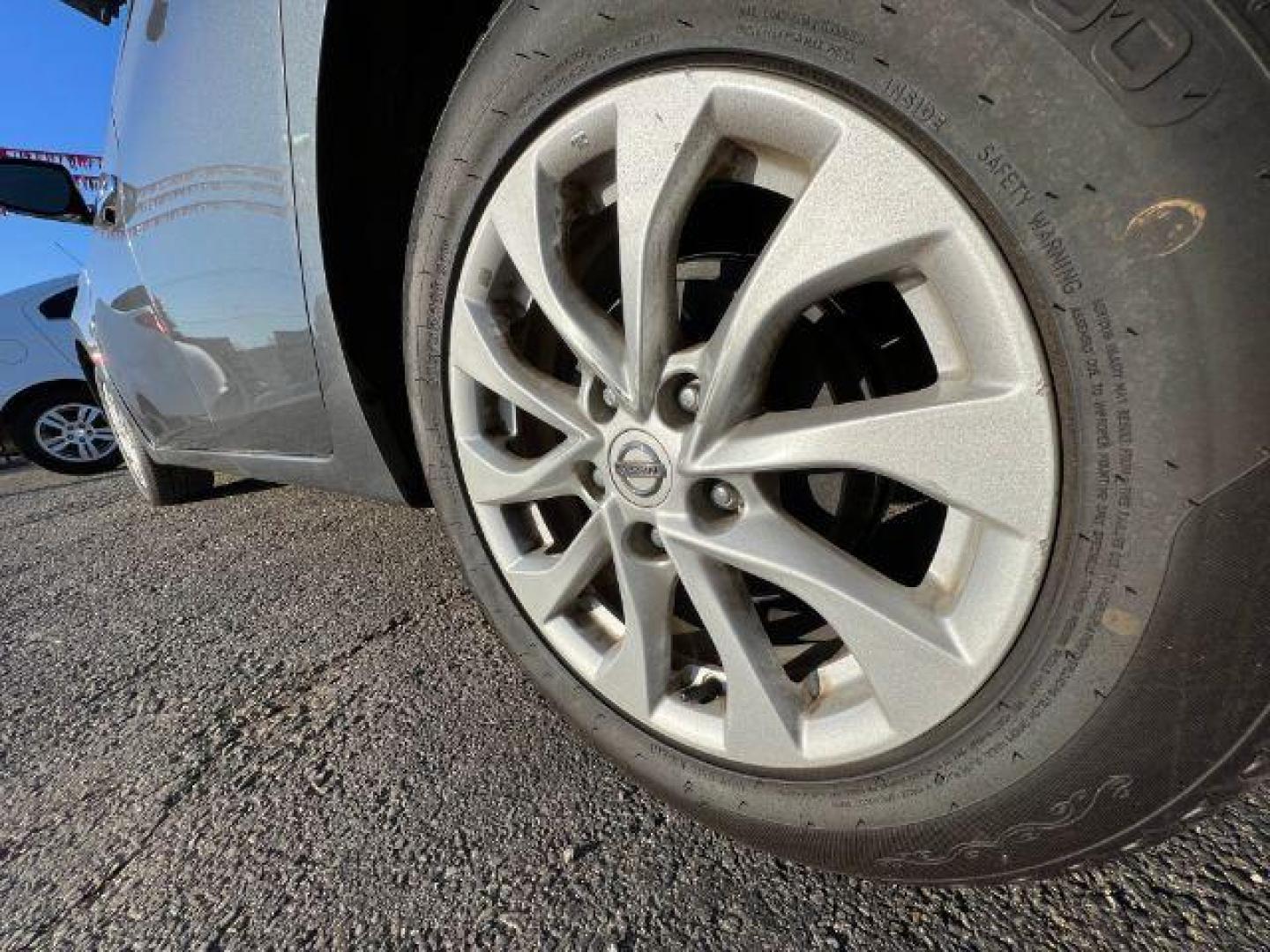 2019 GRAY Nissan Sentra SV (3N1AB7AP1KL) with an 1.8L L4 SFI DOHC 16 engine, Continuously Variabl transmission, located at 2715 W Pioneer Pkwy, Arlington, TX, 76013, (817) 265-9009, 32.710262, -97.153236 - Photo#9