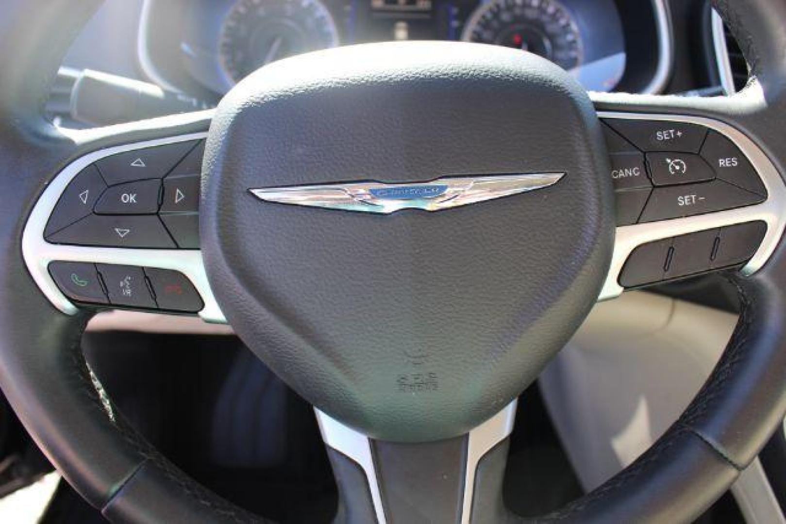 2015 BLACK Chrysler 200 Limited (1C3CCCAG6FN) with an 3.6L V6 DOHC 24V FFV engine, 9-Speed Automatic transmission, located at 2715 W Pioneer Pkwy, Arlington, TX, 76013, (817) 265-9009, 32.710262, -97.153236 - Photo#17