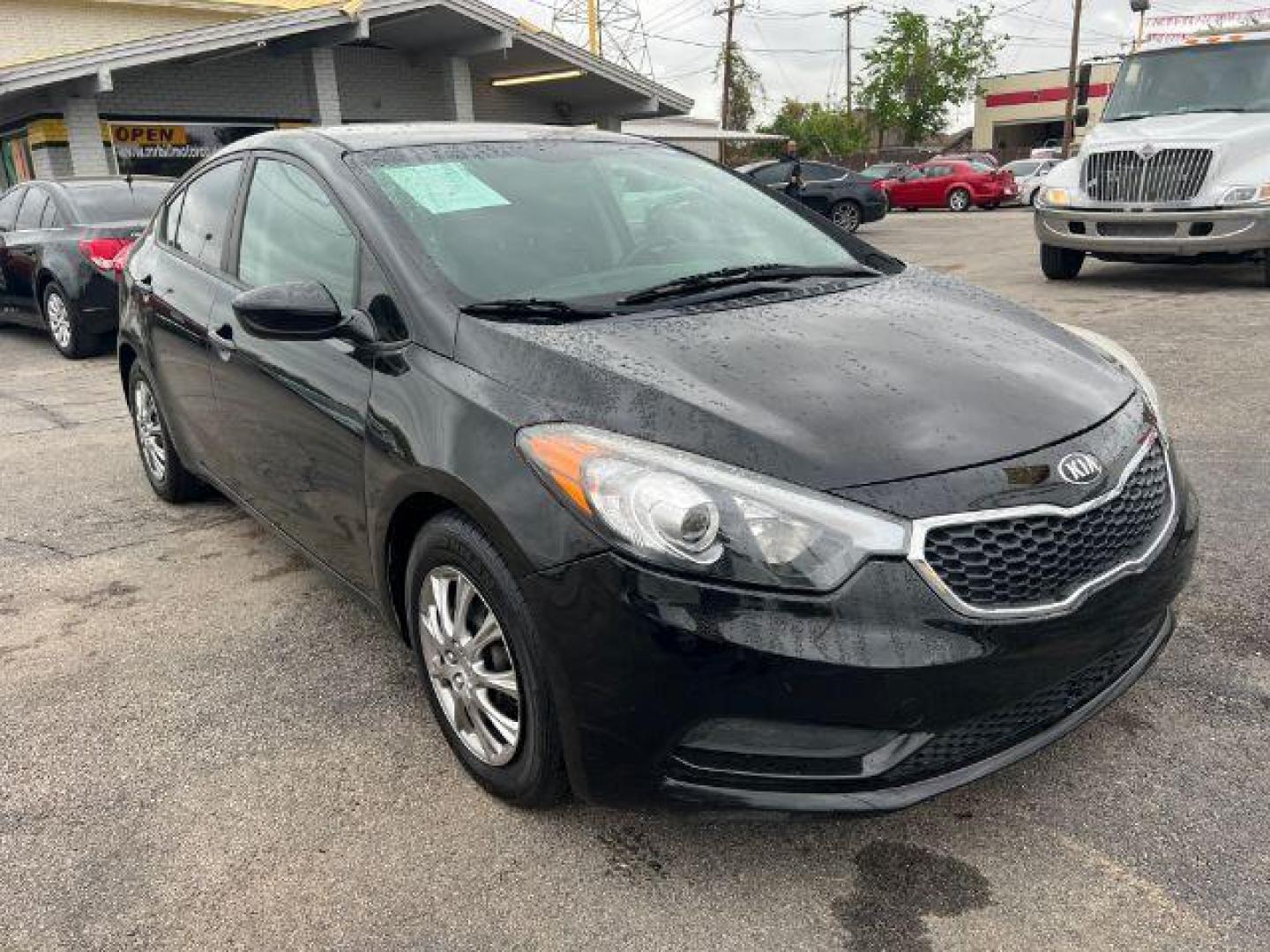 2016 BLACK Kia Forte LX w/Popular Package (KNAFK4A67G5) with an 1.8L L4 DOHC 16V engine, located at 2715 W Pioneer Pkwy, Arlington, TX, 76013, (817) 265-9009, 32.710262, -97.153236 - Photo#4