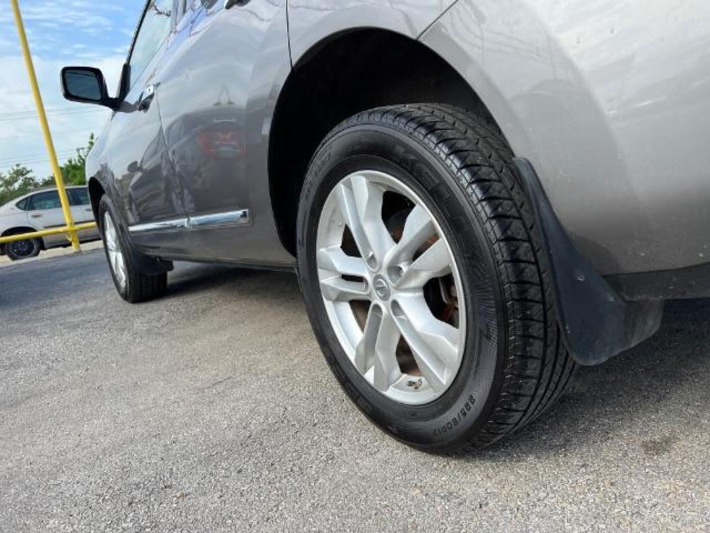 2015 GRAY Nissan Rogue Select S 2WD (JN8AS5MT9FW) with an 2.5L L4 DOHC 16V engine, Continuously Variabl transmission, located at 2715 W Pioneer Pkwy, Arlington, TX, 76013, (817) 265-9009, 32.710262, -97.153236 - Photo#5