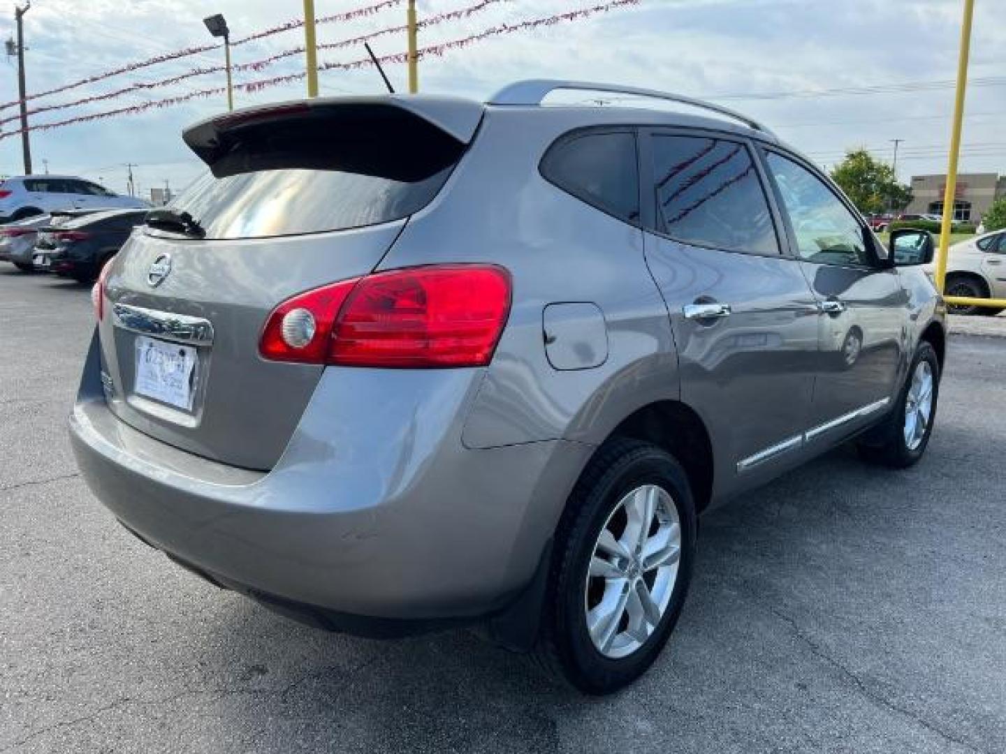 2015 GRAY Nissan Rogue Select S 2WD (JN8AS5MT9FW) with an 2.5L L4 DOHC 16V engine, Continuously Variabl transmission, located at 2715 W Pioneer Pkwy, Arlington, TX, 76013, (817) 265-9009, 32.710262, -97.153236 - Photo#8