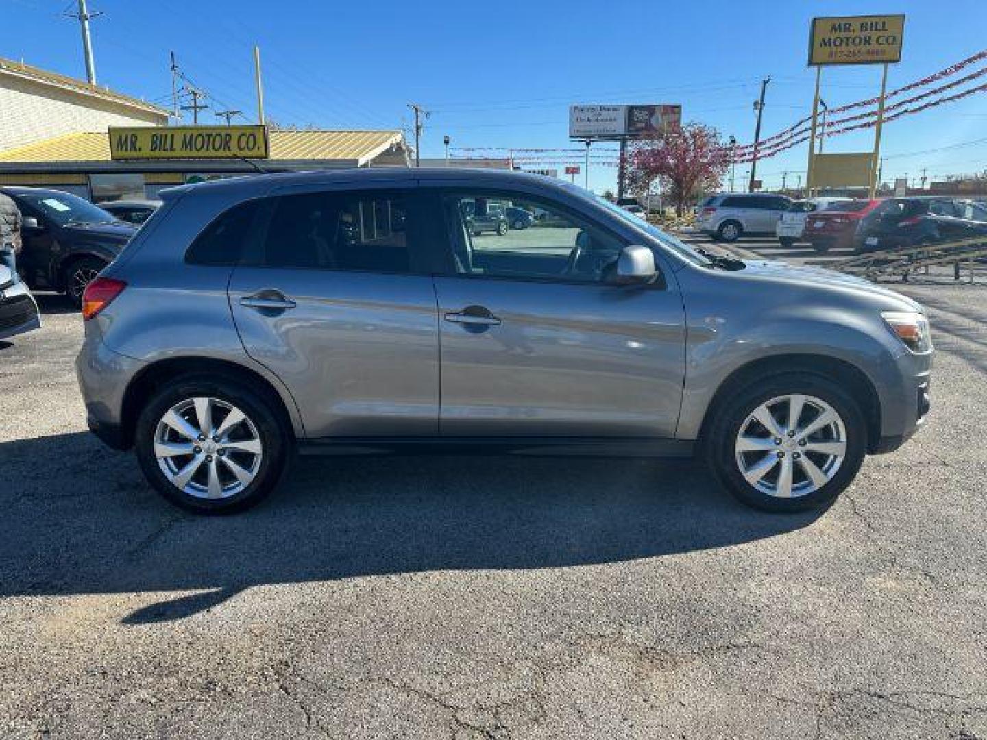 2015 SILVER Mitsubishi Outlander Sport ES 2WD (4A4AP3AU6FE) with an 2.0L L4 DOHC 16V engine, Continuously Variabl transmission, located at 2715 W Pioneer Pkwy, Arlington, TX, 76013, (817) 265-9009, 32.710262, -97.153236 - Photo#5